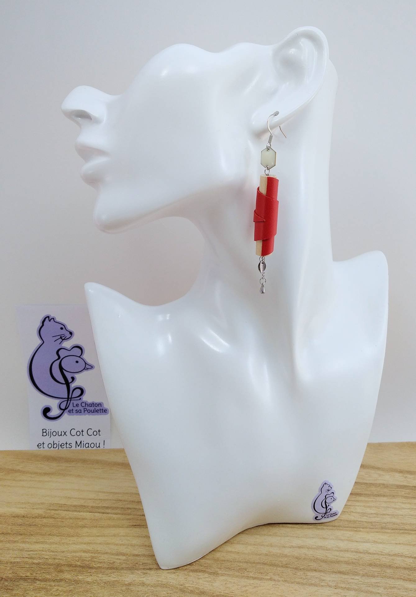 VENDUES ! BO Formidable modèle CAROLE cuir rouge, hexagone blanc