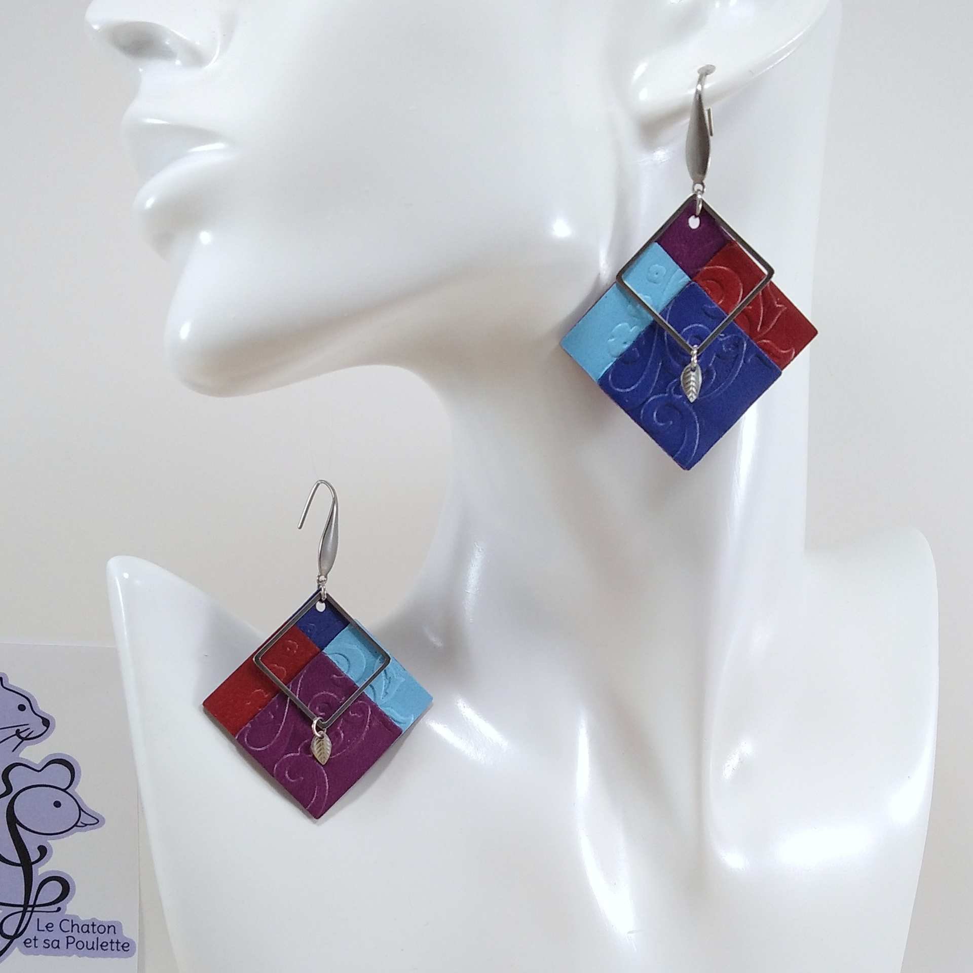 B.O. FORMIDABLE modèle n°10 Cuirs améthyste/rouge/bleu marine/bleu azur, breloques carré et feuille inox