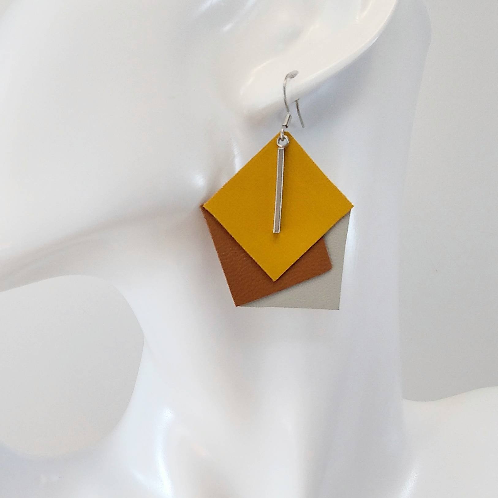 VENDUES ! B.O. FORMIDABLE modèle CLAUDINE Cuirs caramel/gris clair/ocre, breloque barre inox