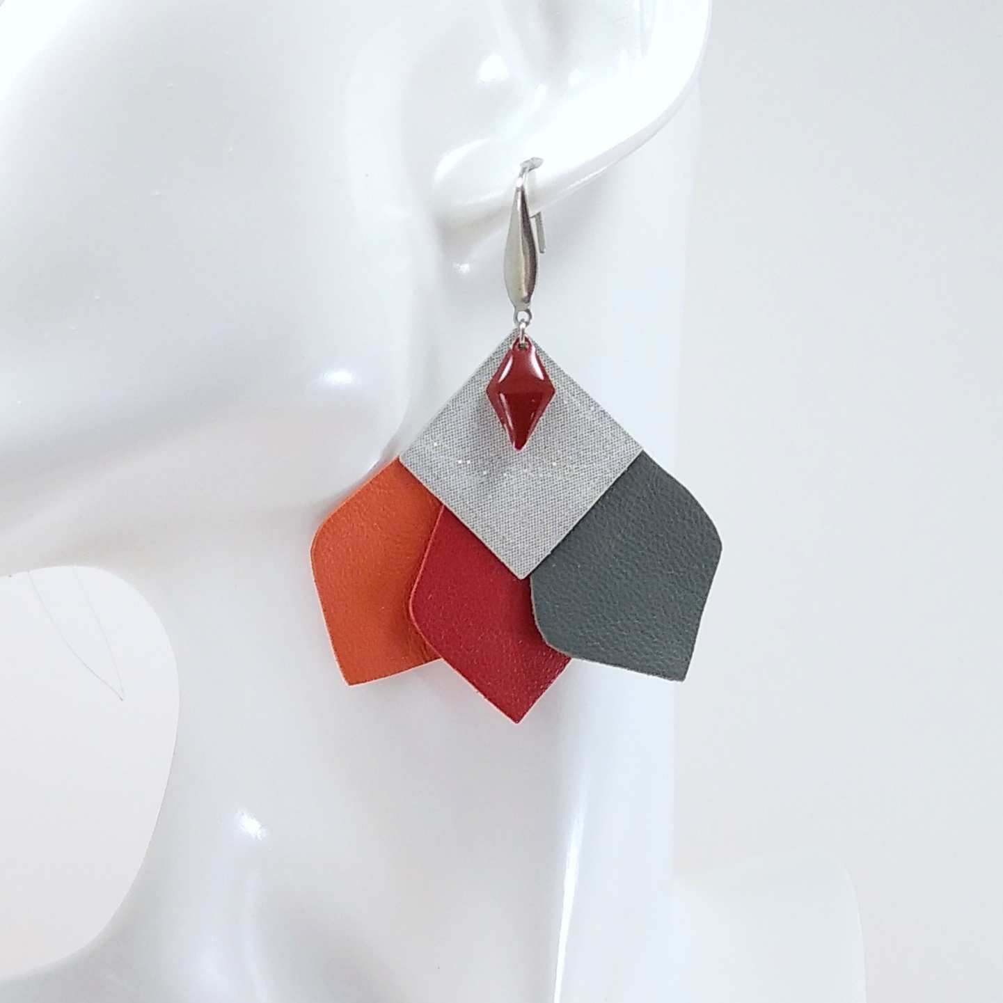 B.O. FORMIDABLE modèle n°12 Cuirs argent irisé/orange/rouge/gris, losange rouge