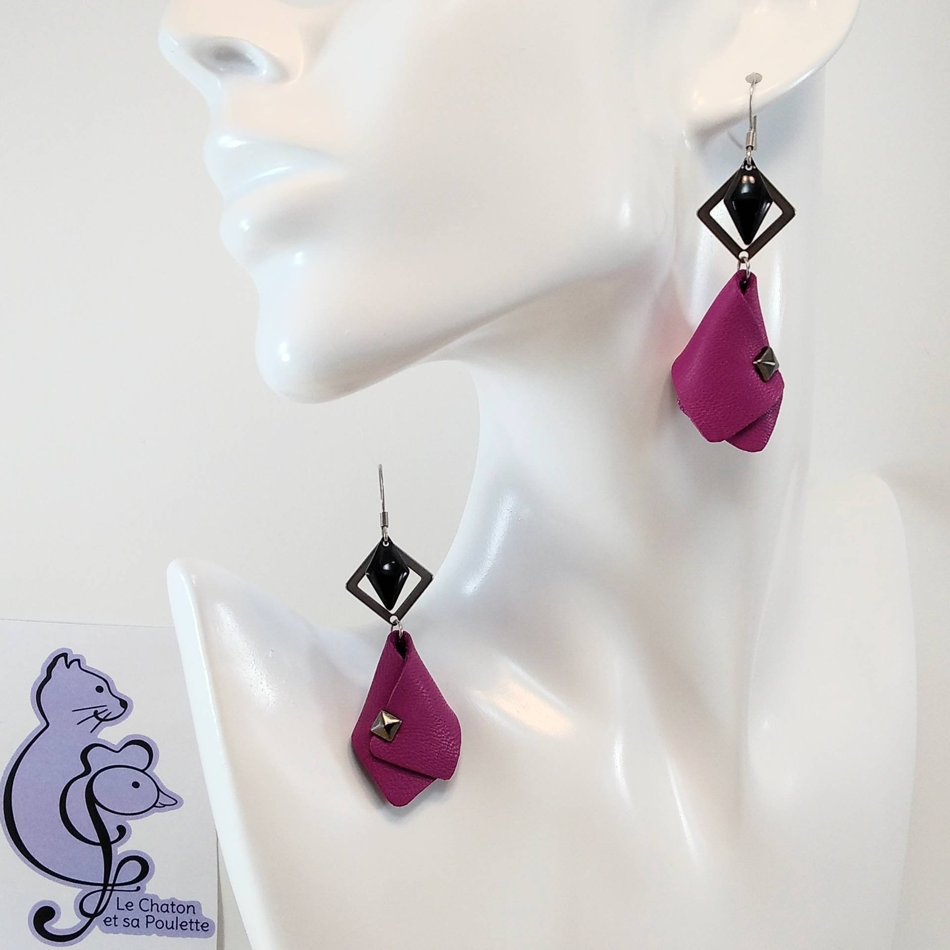 VENDUES ! BO FORMIDABLE modèle VAL cuir fuchsia, breloques inox carré, losange noir et carré diamant laiton noir
