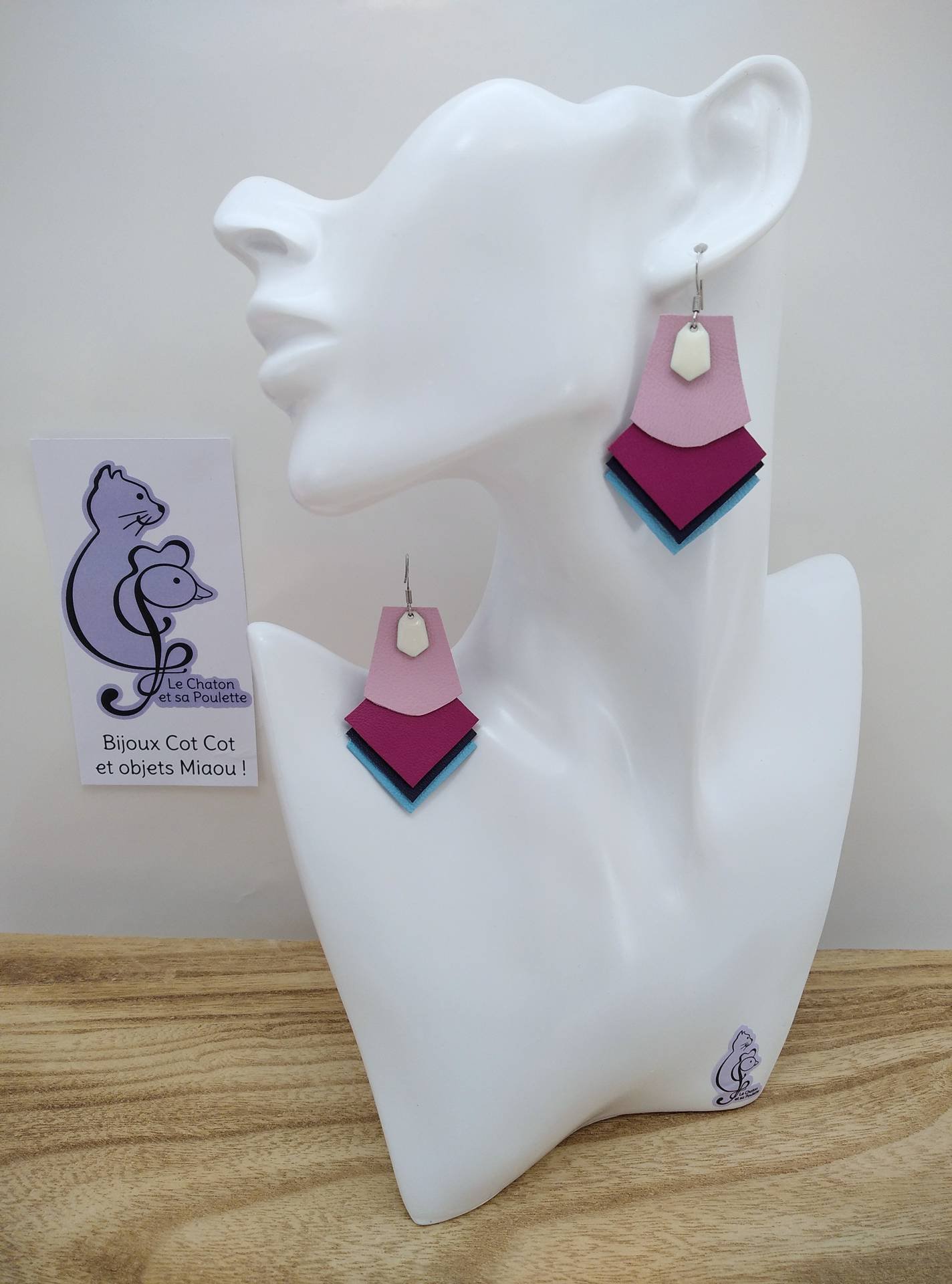 VENDUES ! B.O. FORMIDABLE modèle SANDRINE Breloque diamant blanc et cuir rose dragée/fuchsia/bleu nuit/bleu azur