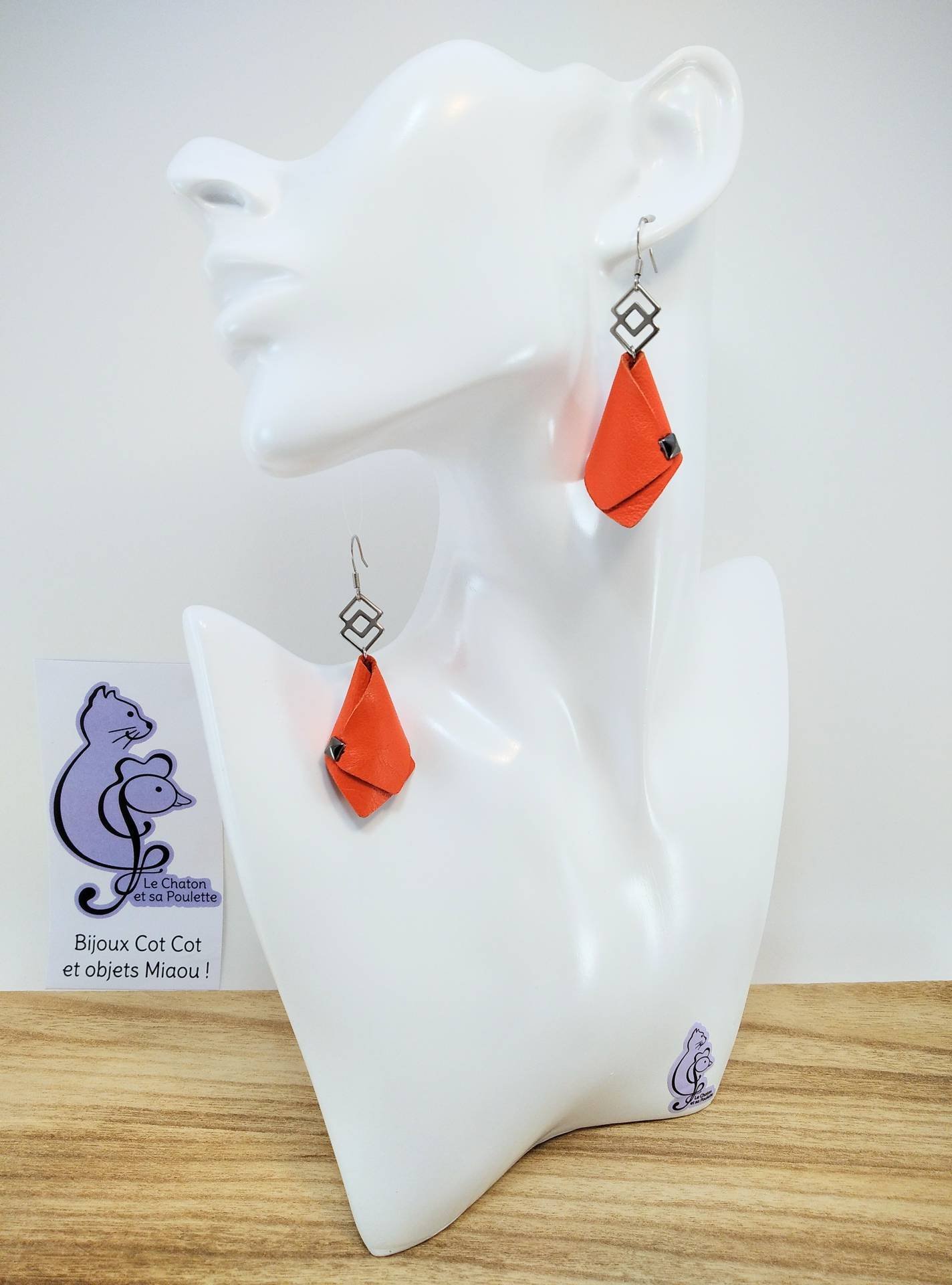 VENDUES ! BO FORMIDABLE modèle VAL Cuir orange, breloque inox carrés entrelacés et carré diamant laiton noir