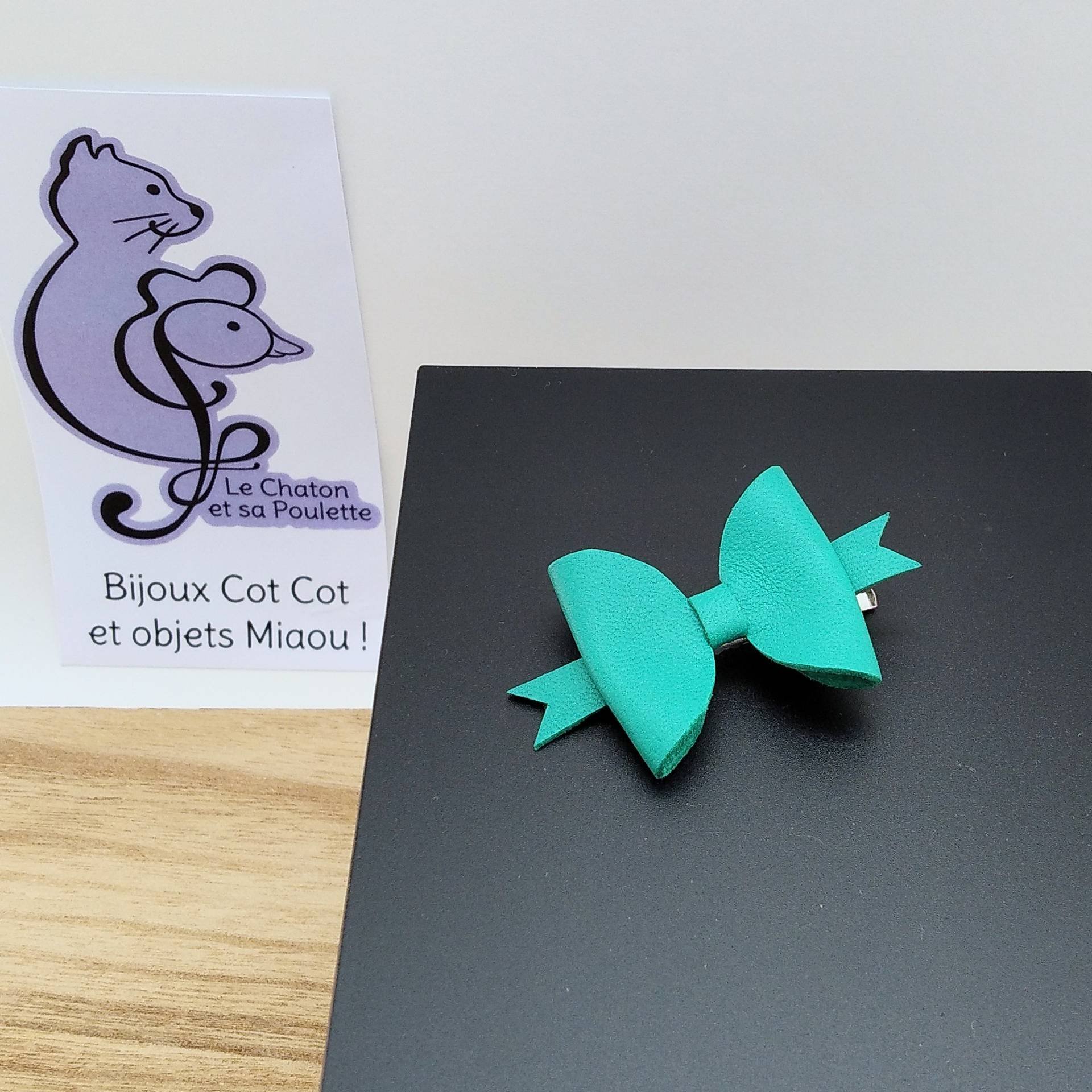 Pince crocodile nœud en cuir vert prasin