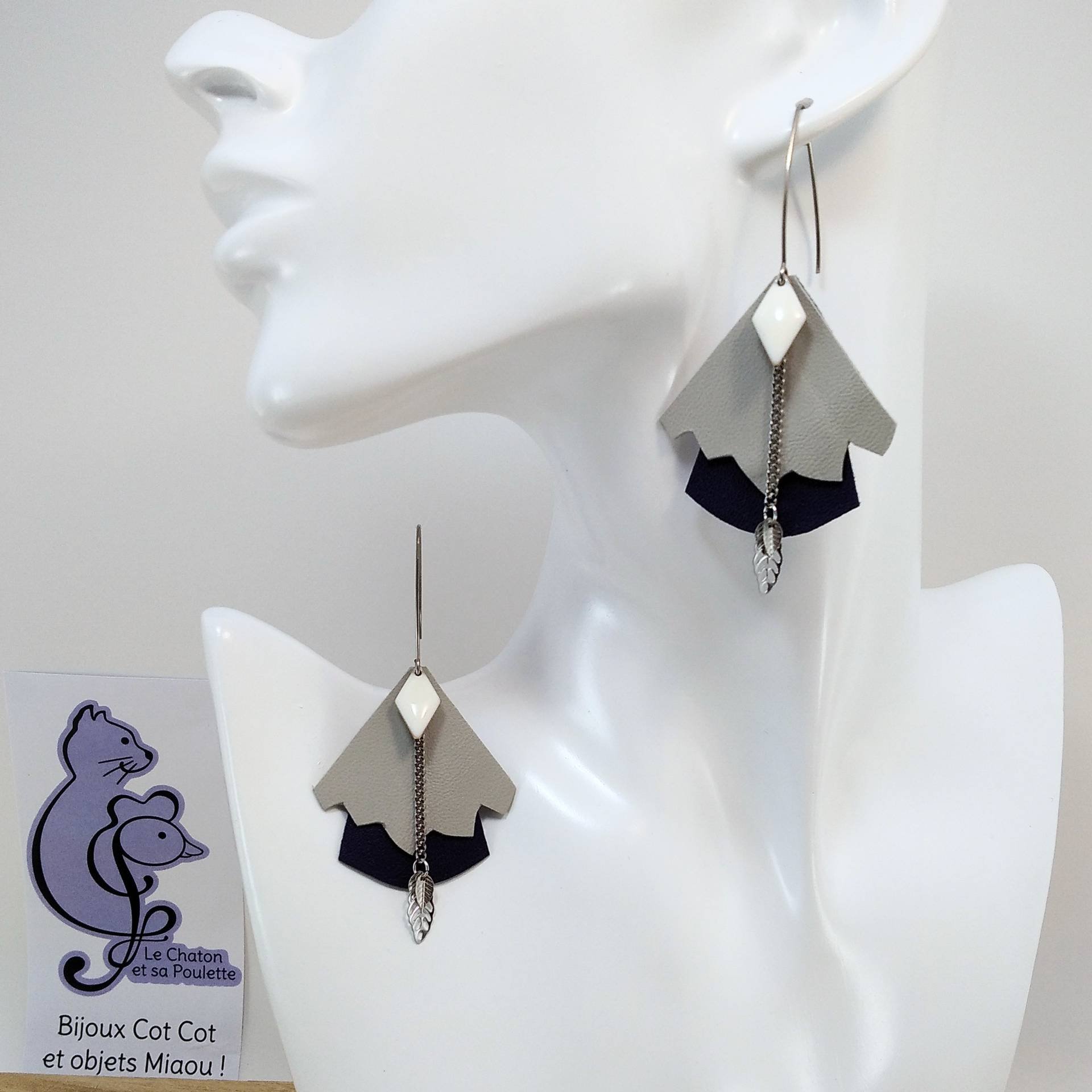 BO FORMIDABLE modèle n°5 Cuirs gris clair et bleu nuit, breloque diamant blanc