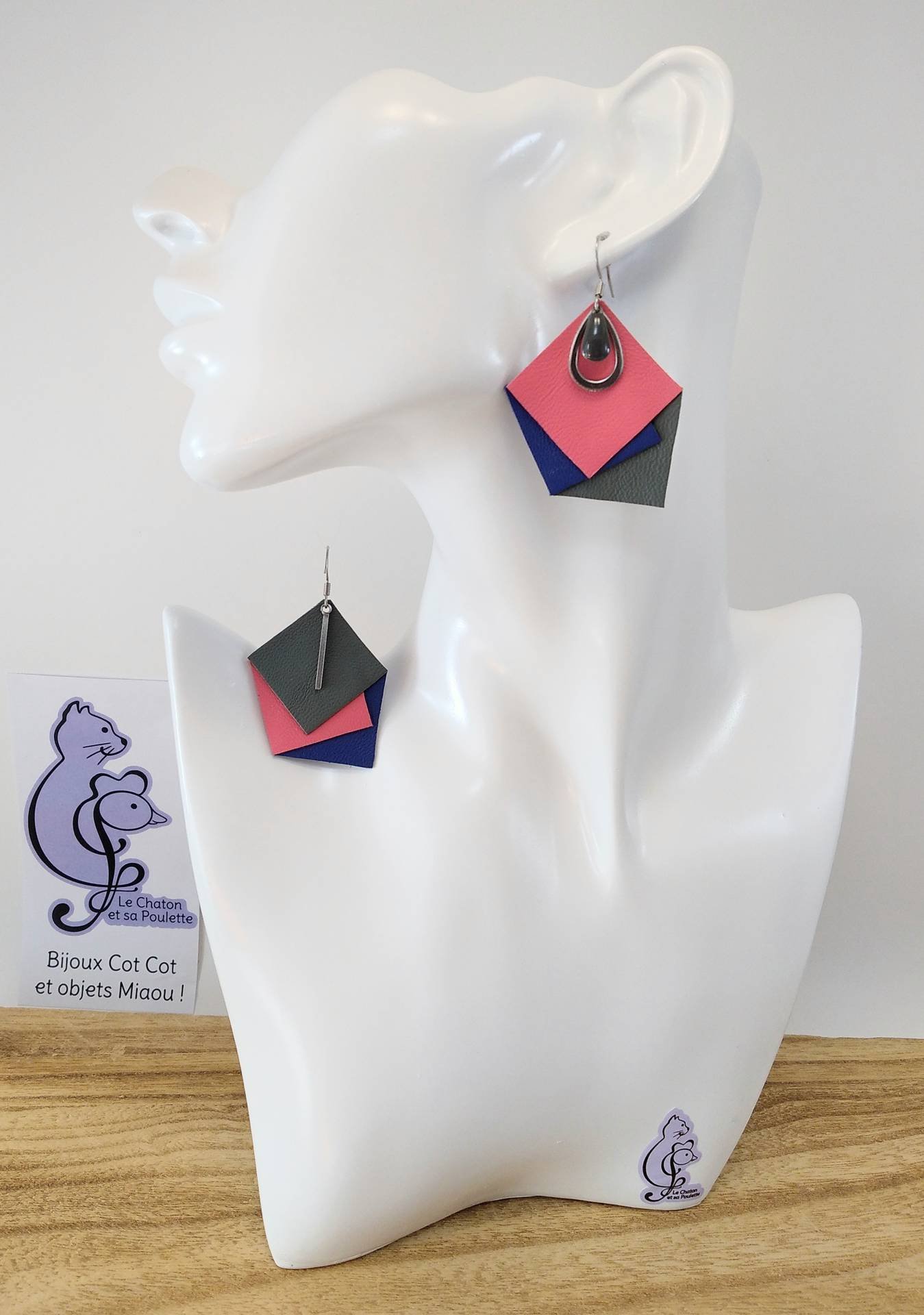 VENDUES ! B.O. FORMIDABLE modèle CLAUDINE Cuirs rose/violet/gris, breloques goutte et barre inox et goutte gris