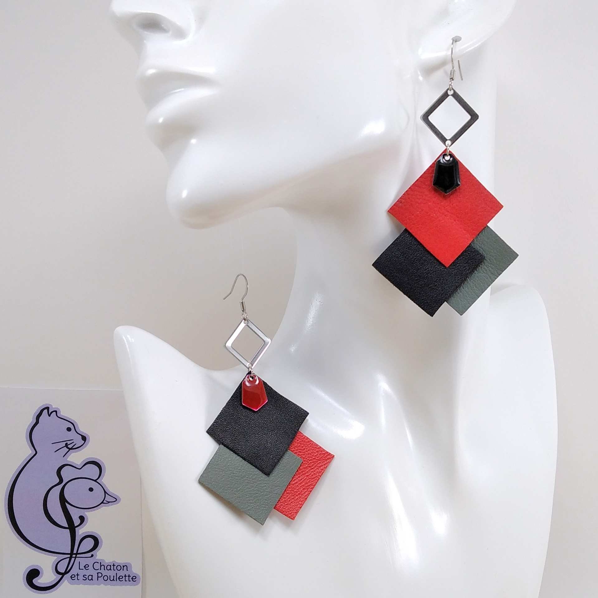 VENDUES ! B.O. FORMIDABLE modèle ÉMILIE Cuirs rouge/noir/gris, breloque inox carré et diamant noir ou rouge