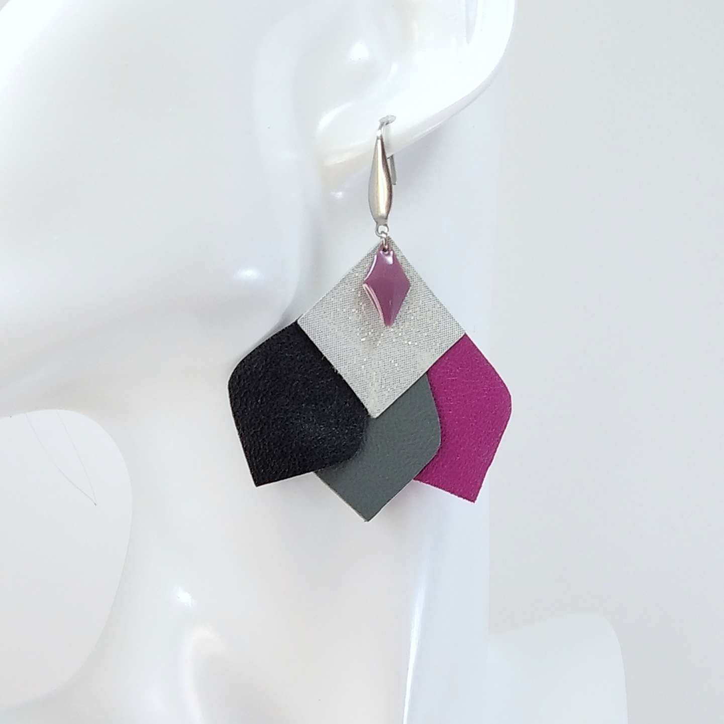 B.O. FORMIDABLE modèle n°12 Cuirs argent irisé/fuchsia/gris/noir, losange rose foncé