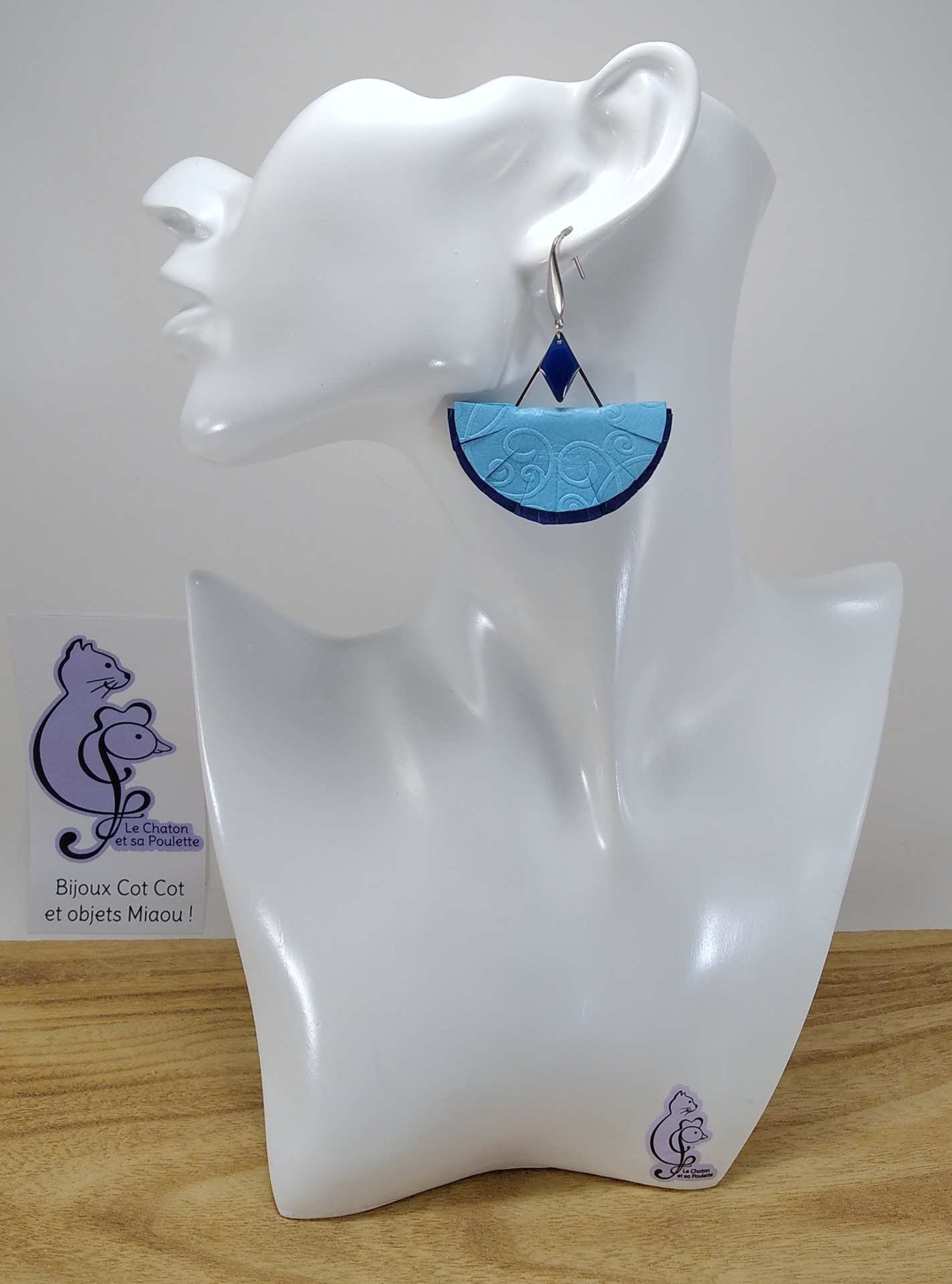 B.O. FORMIDABLE modèle n°11 Cuirs bleu azur/bleu marine, breloques triangle inox et losange bleu marine