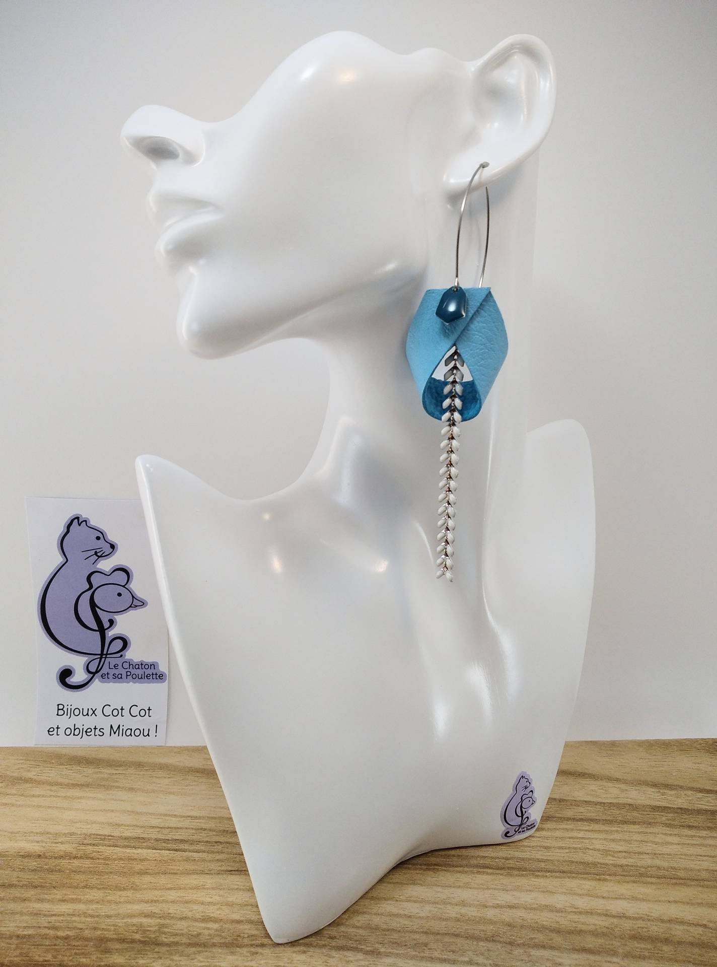 VENDUES ! B.O. FORMIDABLE modèle ANNIE Cuir bleu azur, breloque demi-cercle bleu canard et chaine épis blanc