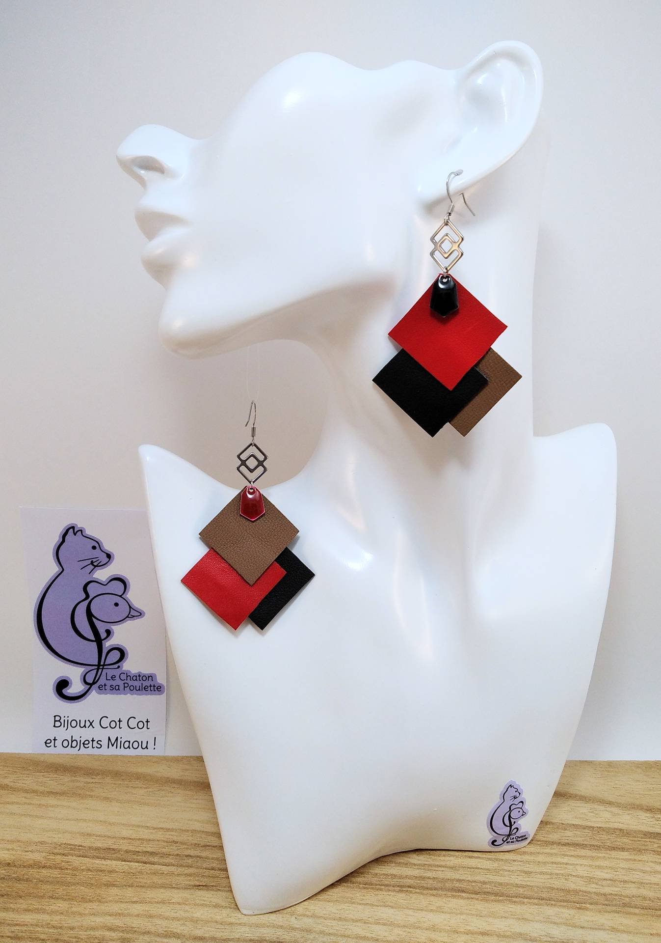 VENDUES ! B.O. FORMIDABLE modèle ÉMILIE Cuirs rouge/noir/sépia, breloque inox carrés entrelacés et diamant noir ou rouge