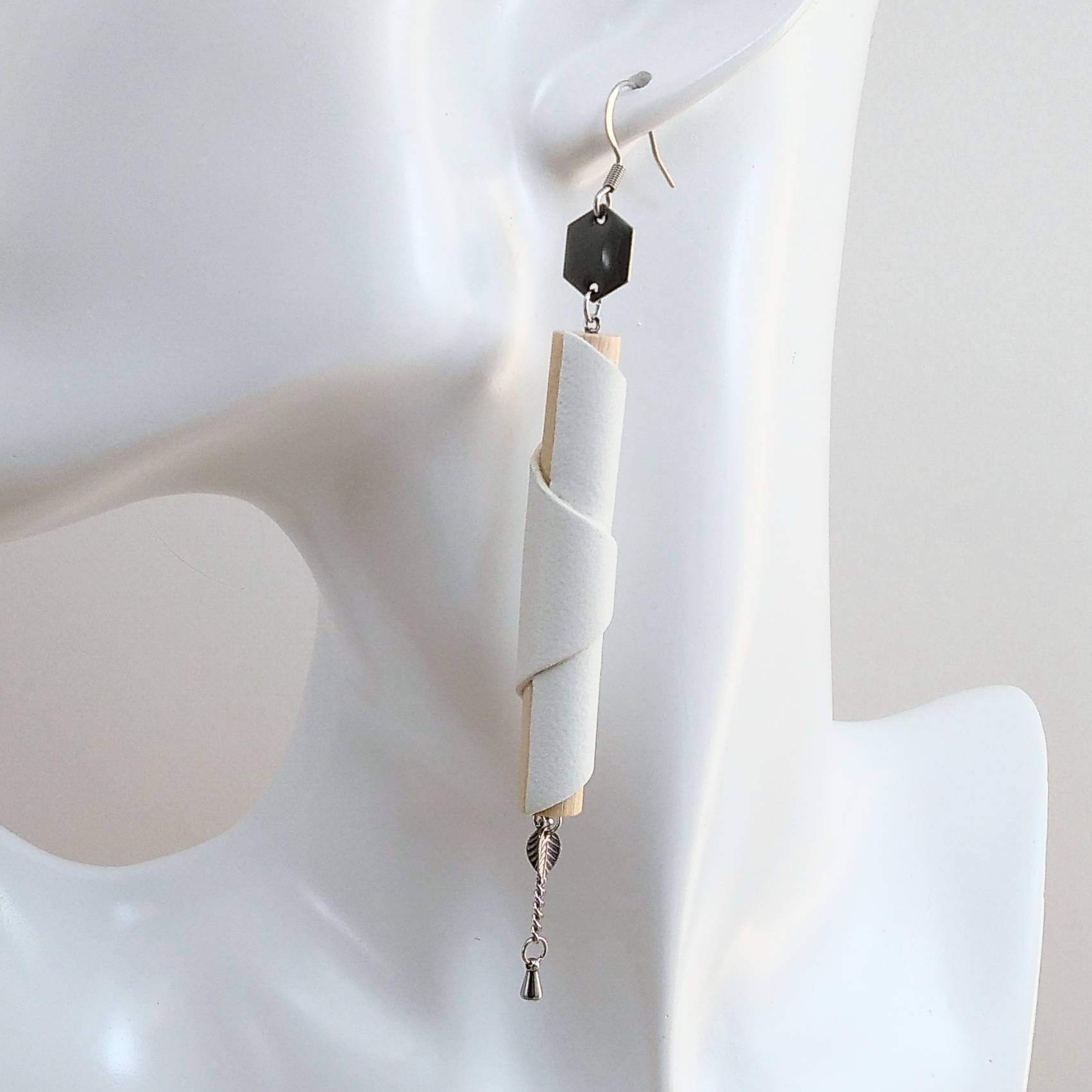 BO Formidable modèle CAROLE version longues, cuir blanc, hexagone gris