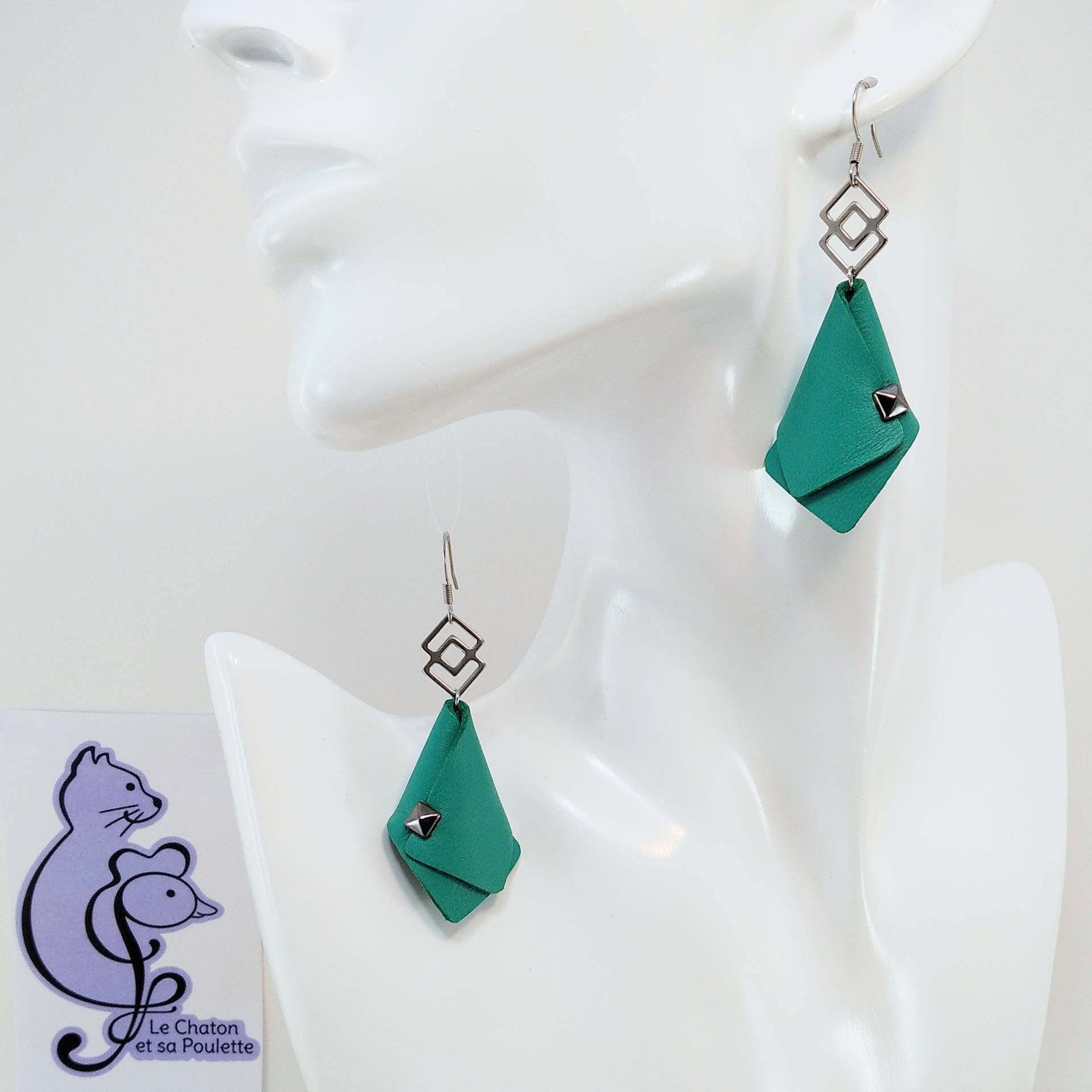 VENDUES ! BO FORMIDABLE modèle VAL Cuir vert prasin, breloque inox carrés entrelacés et carré diamant laiton noir