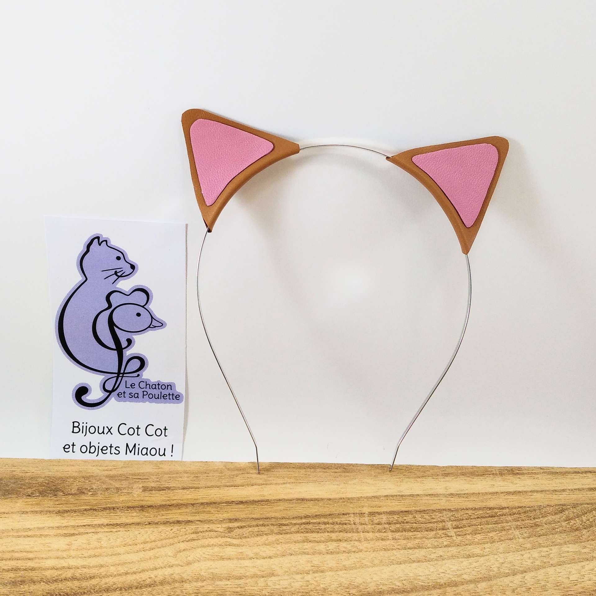 Serre-tête oreilles de chat en cuir caramel et rose dragée