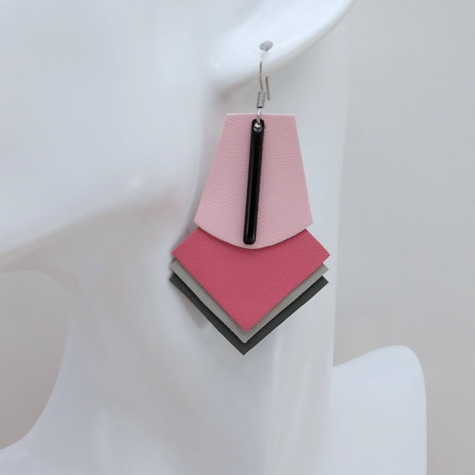 VENDUES ! B.O. FORMIDABLE modèle SANDRINE Breloque barre noire et cuir rose dragée/rose/gris clair/gris