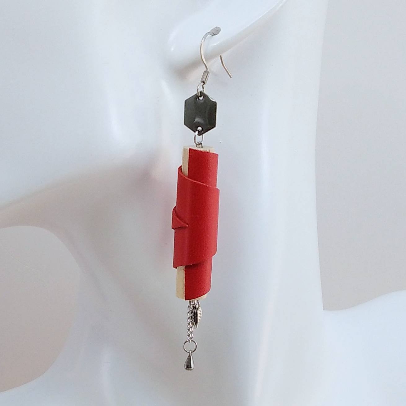 VENDUES ! BO Formidable modèle CAROLE cuir rouge, hexagone gris