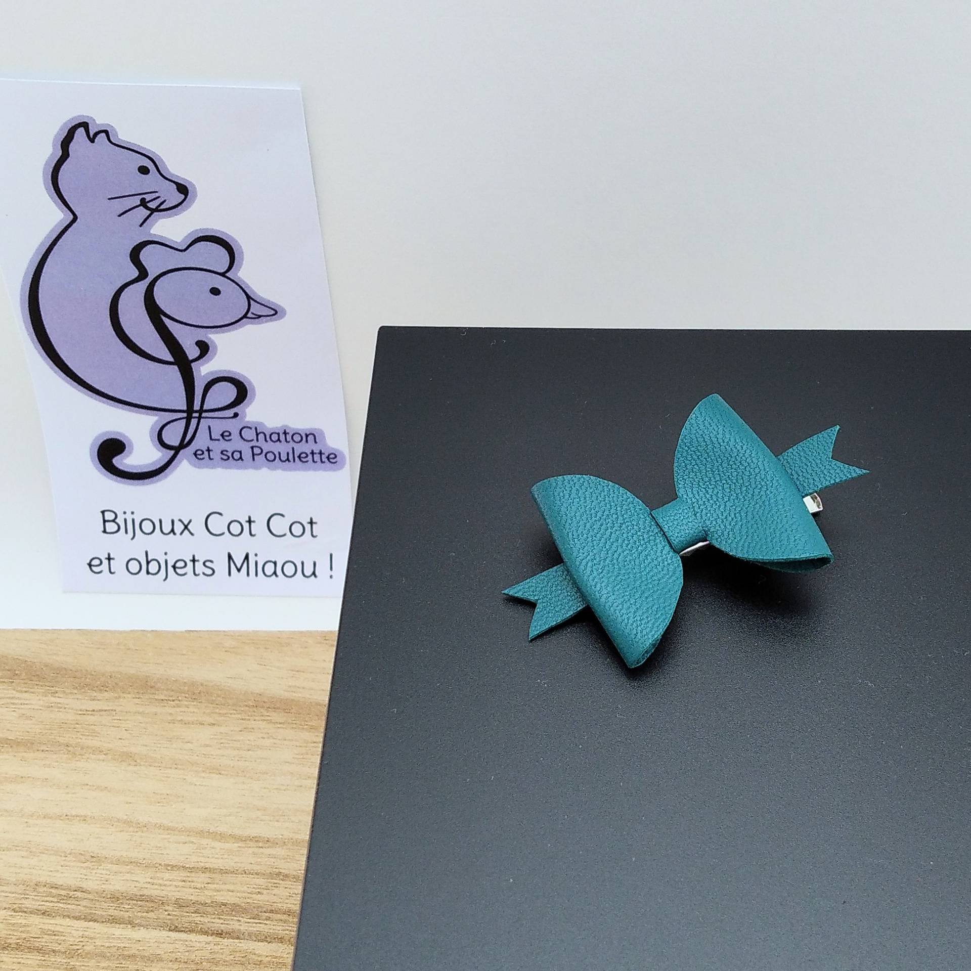 Pince crocodile nœud en cuir vert viride