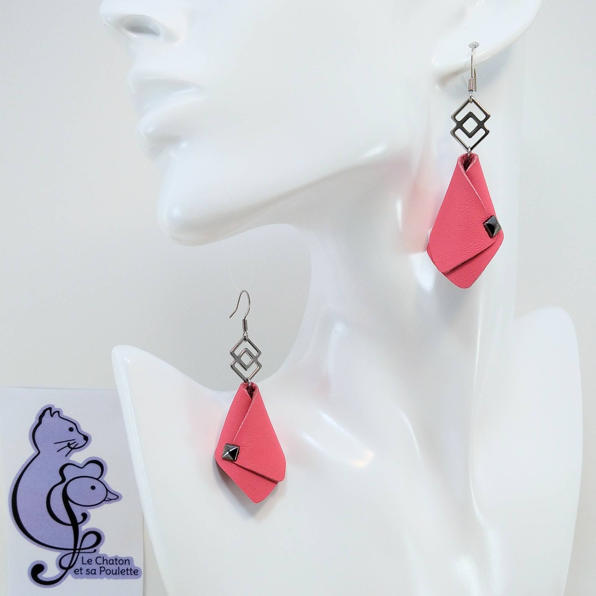 VENDUES ! BO FORMIDABLE modèle VAL Cuir rose, breloque inox carrés entrelacés et carré diamant laiton noir