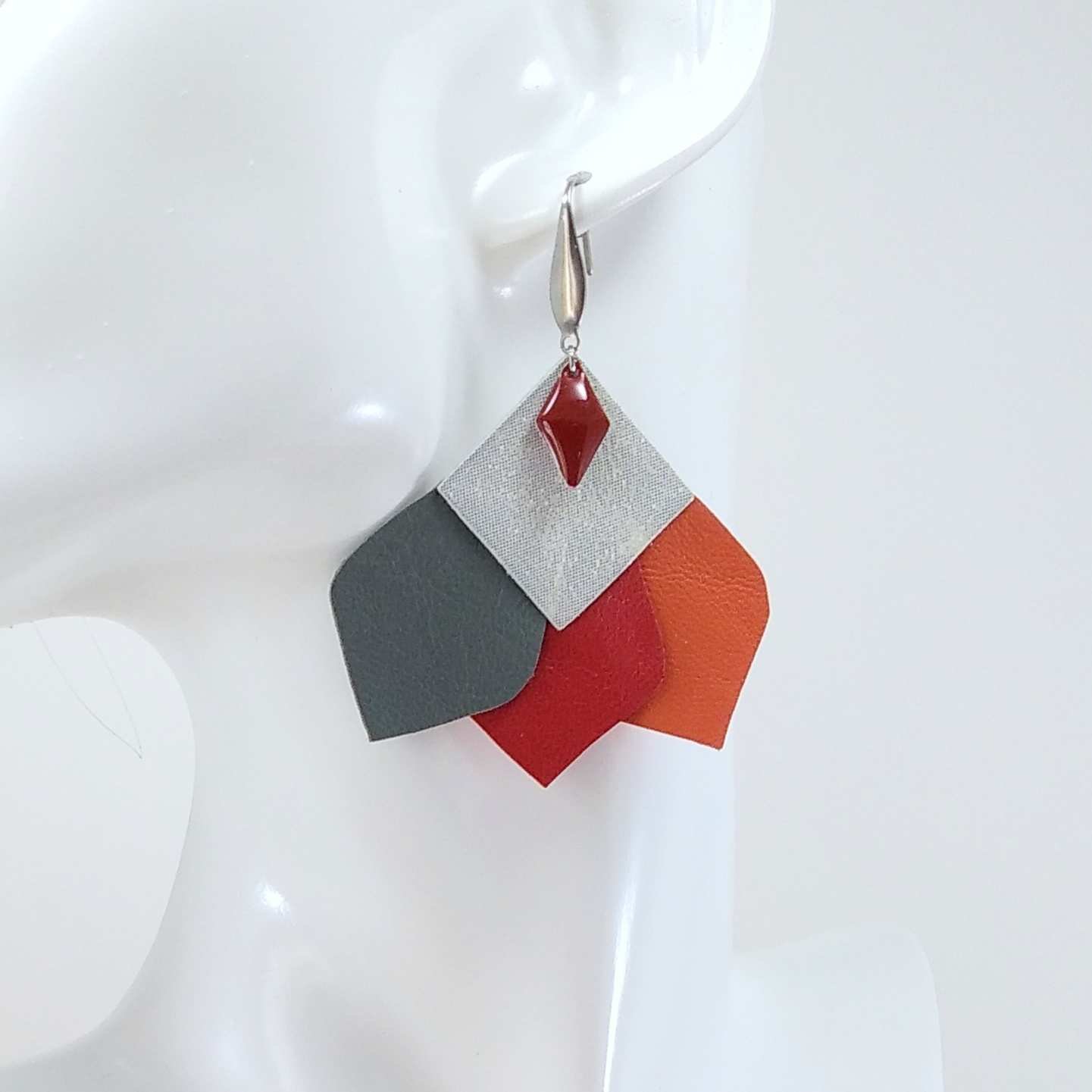 B.O. FORMIDABLE modèle n°12 Cuirs argent irisé/orange/rouge/gris, losange rouge