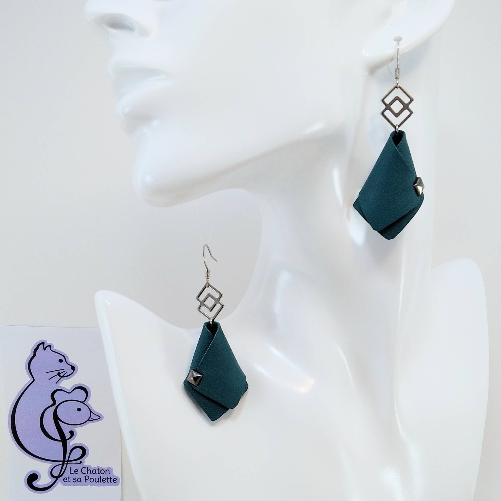 GAGNEES CONCOURS ! BO FORMIDABLE modèle VAL Cuir vert émeraude, breloque inox carrés entrelacés et carré diamant laiton noir