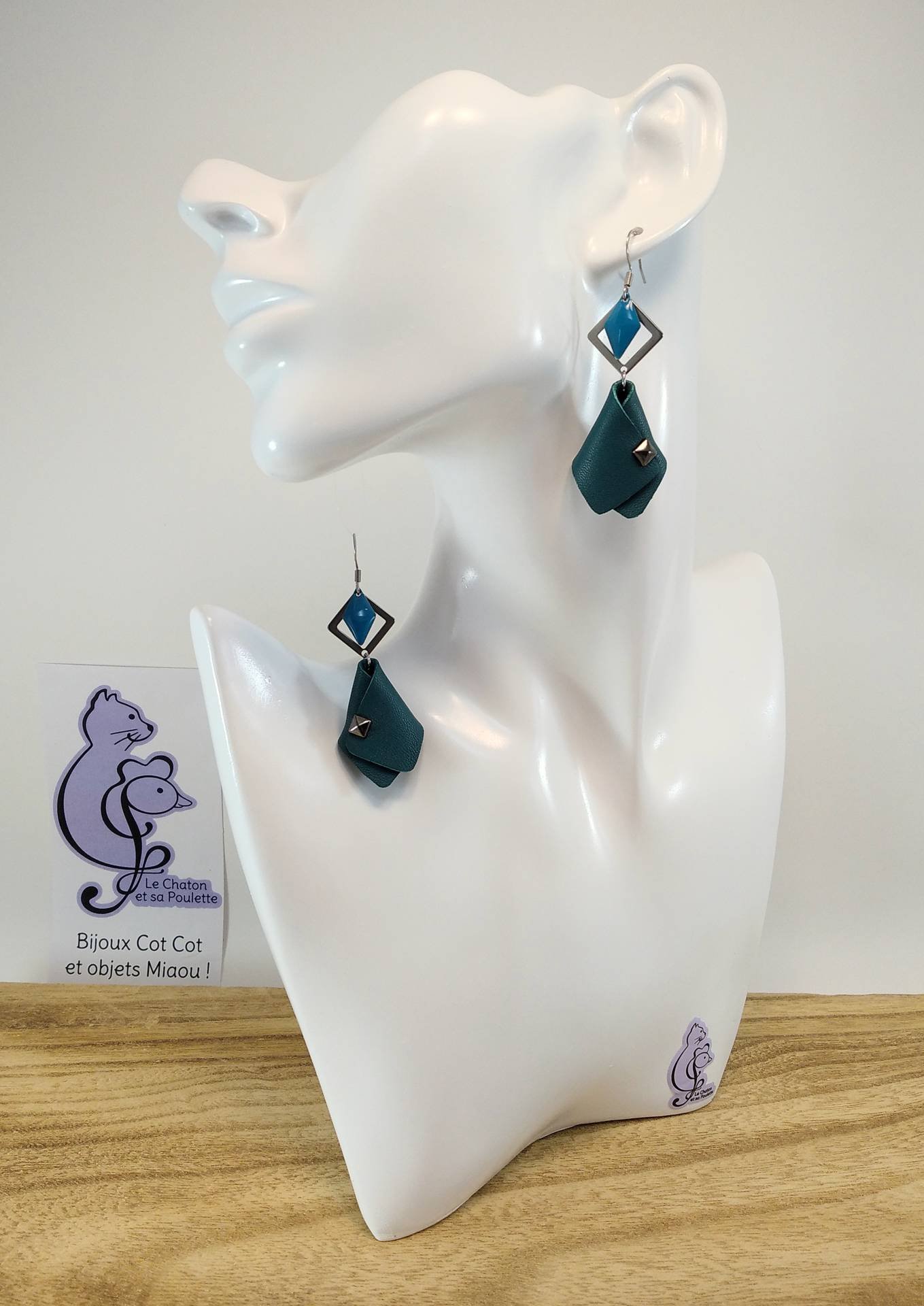 VENDUES ! BO FORMIDABLE modèle VAL cuir vert viride, breloque inox carré, losange bleu cérulé et carré diamant laiton noir