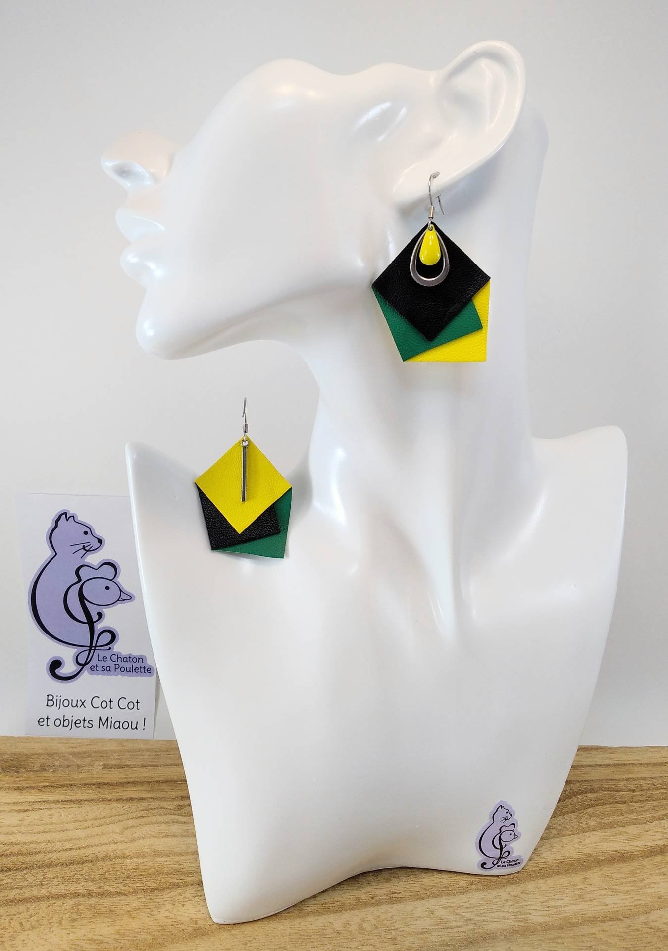 VENDUES ! B.O. FORMIDABLE modèle CLAUDINE Cuirs noir/vert herbe/jaune, breloques goutte et barre inox et goutte jaune