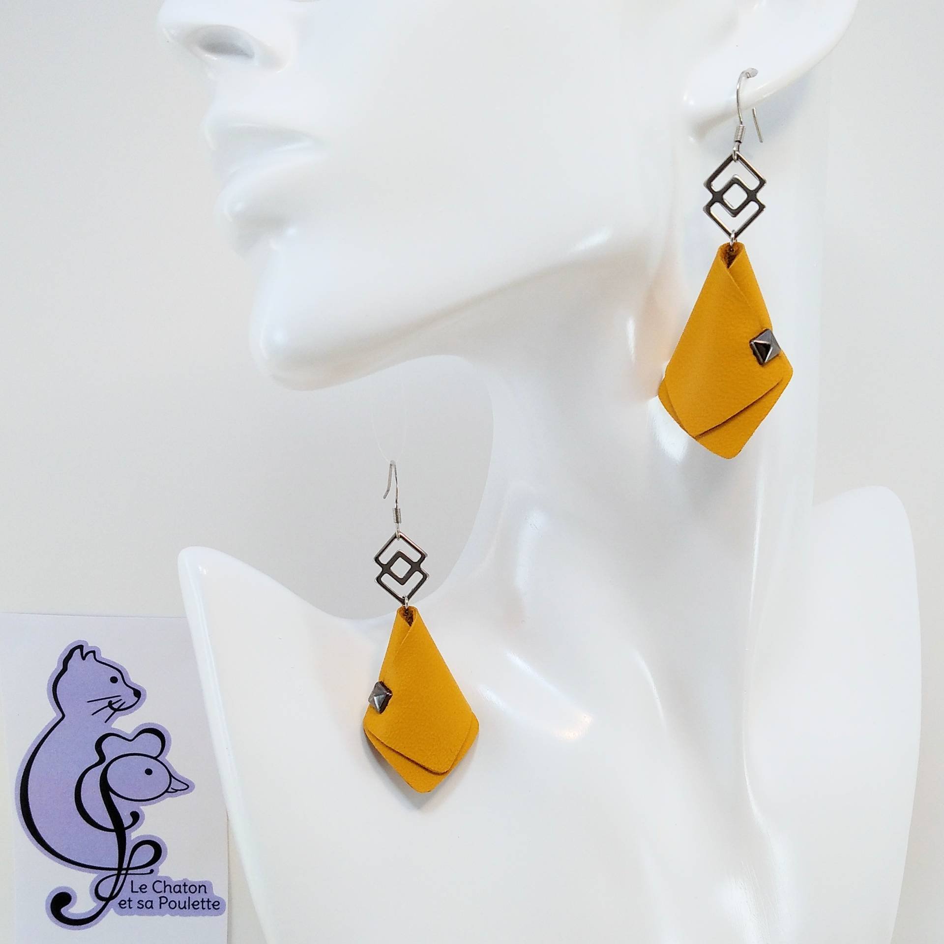 VENDUES ! BO FORMIDABLE modèle VAL Cuir ocre, breloque inox carrés entrelacés et carré diamant laiton noir