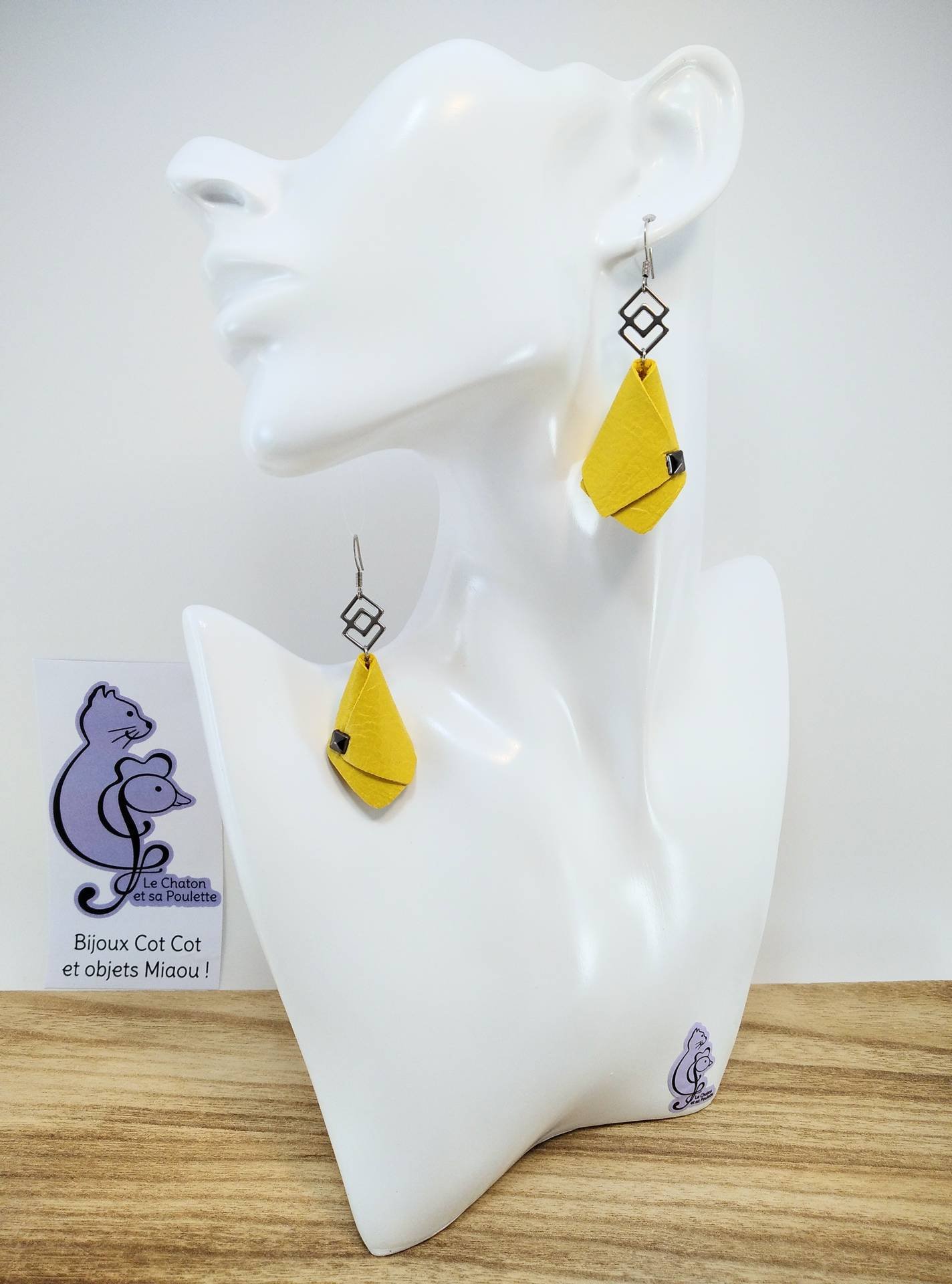 VENDUES ! BO FORMIDABLE modèle VAL Cuir jaune, breloque inox carrés entrelacés et carré diamant laiton noir