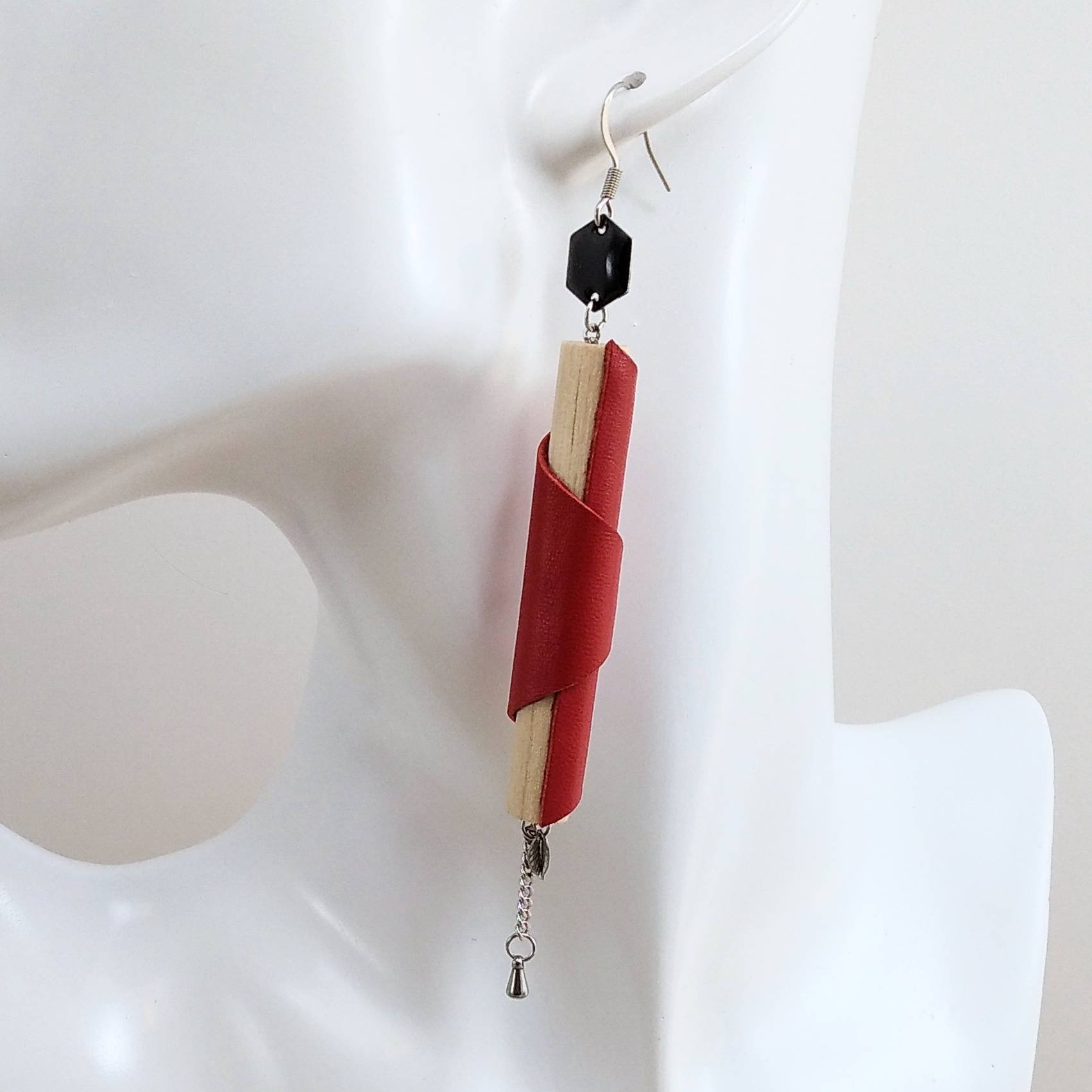 BO Formidable modèle CAROLE version longues, cuir rouge, hexagone noir