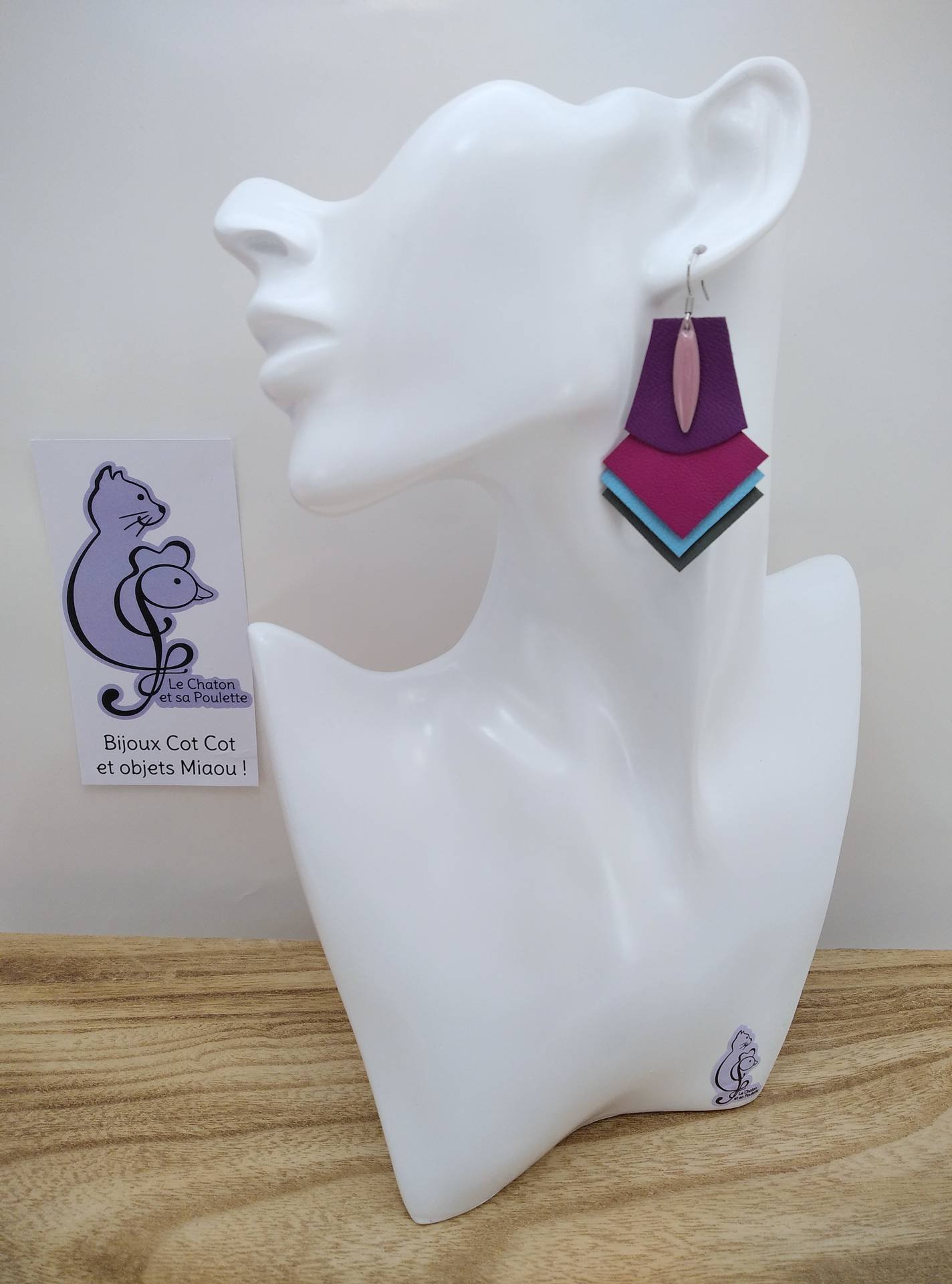 VENDUES ! B.O. FORMIDABLE modèle SANDRINE Breloque navette rose et cuir améthyste/fuchsia/bleu azur/gris