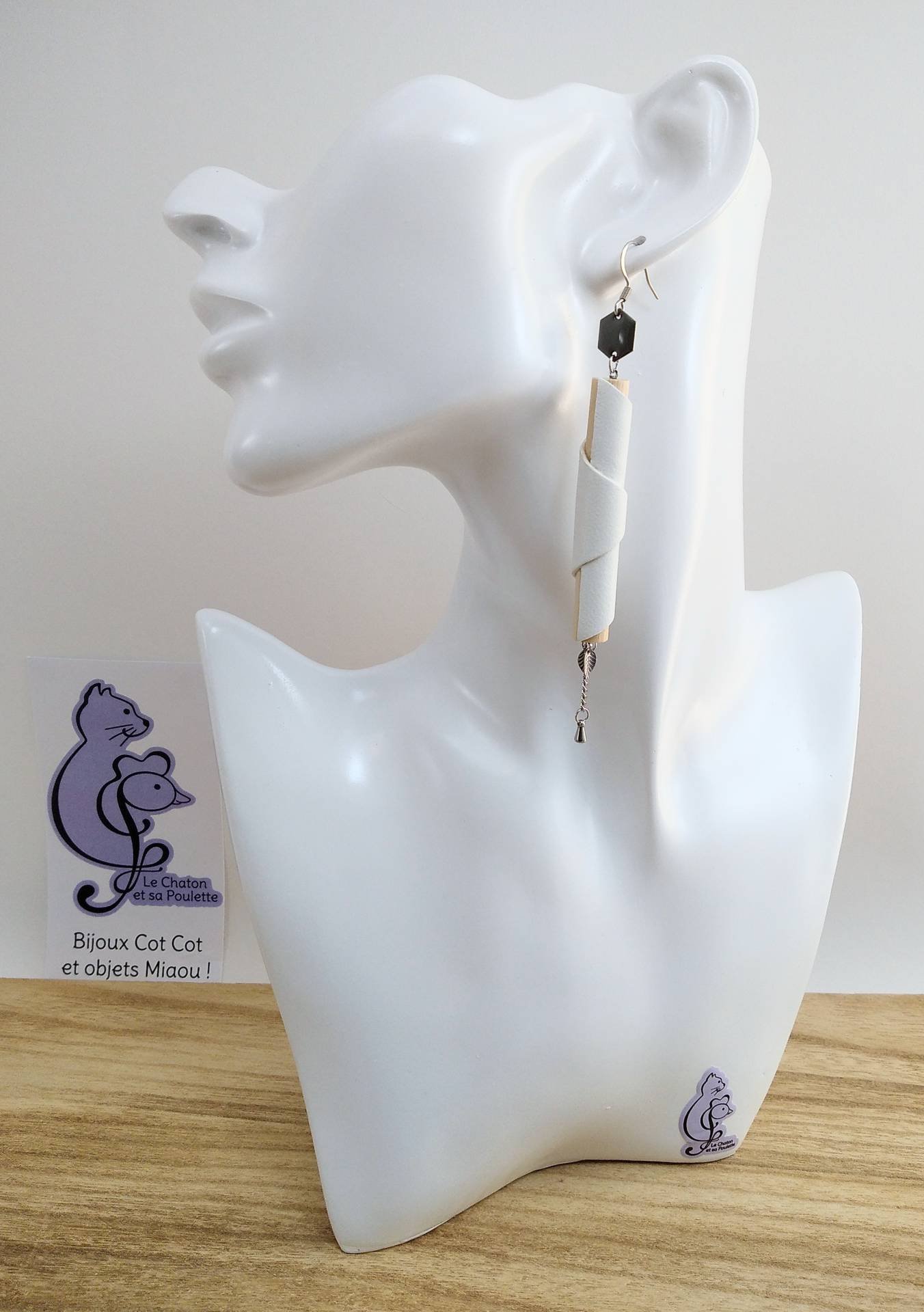 BO Formidable modèle CAROLE version longues, cuir blanc, hexagone gris