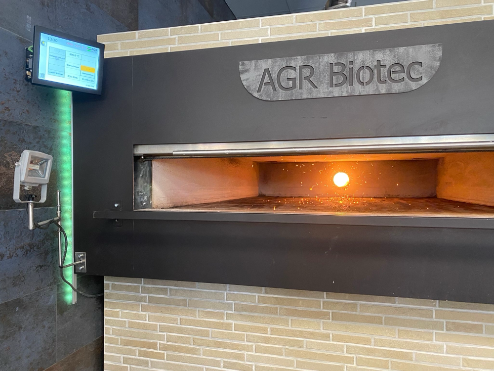 Holzbackofen mit Pellets beheizt