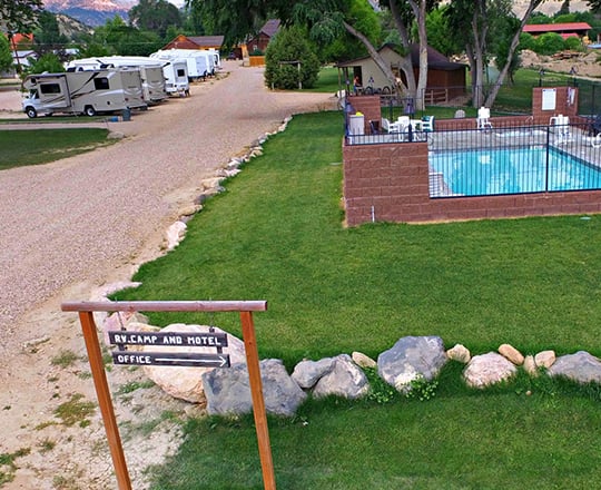 RV PULL SITES & POOL