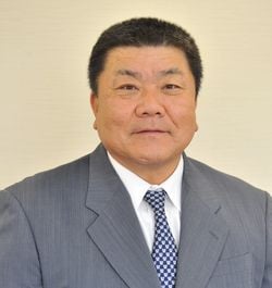 岐阜県多治見市の歯科技工所トーノーデンタルラボラトリーの代表取締役　柴田幸広です。弊社は昭和60年設立、平成27年には新社屋に移設した綺麗な技工所です。ラボならではの豊富な設備をそろえています。自費から保険まで様々な製品を取り扱っております。