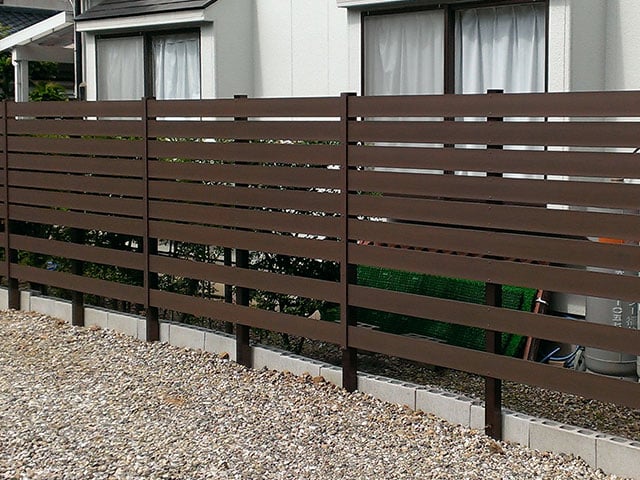 アースブラウン