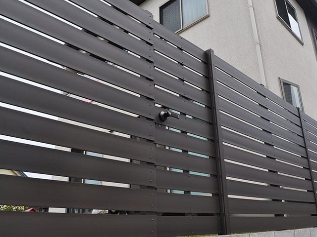 ダークブラウン