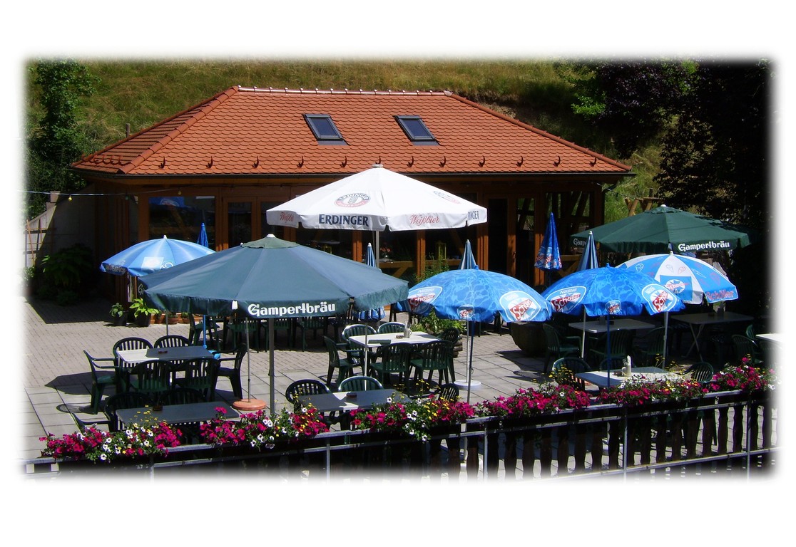 Grillhaus und Terrasse - Biergarten