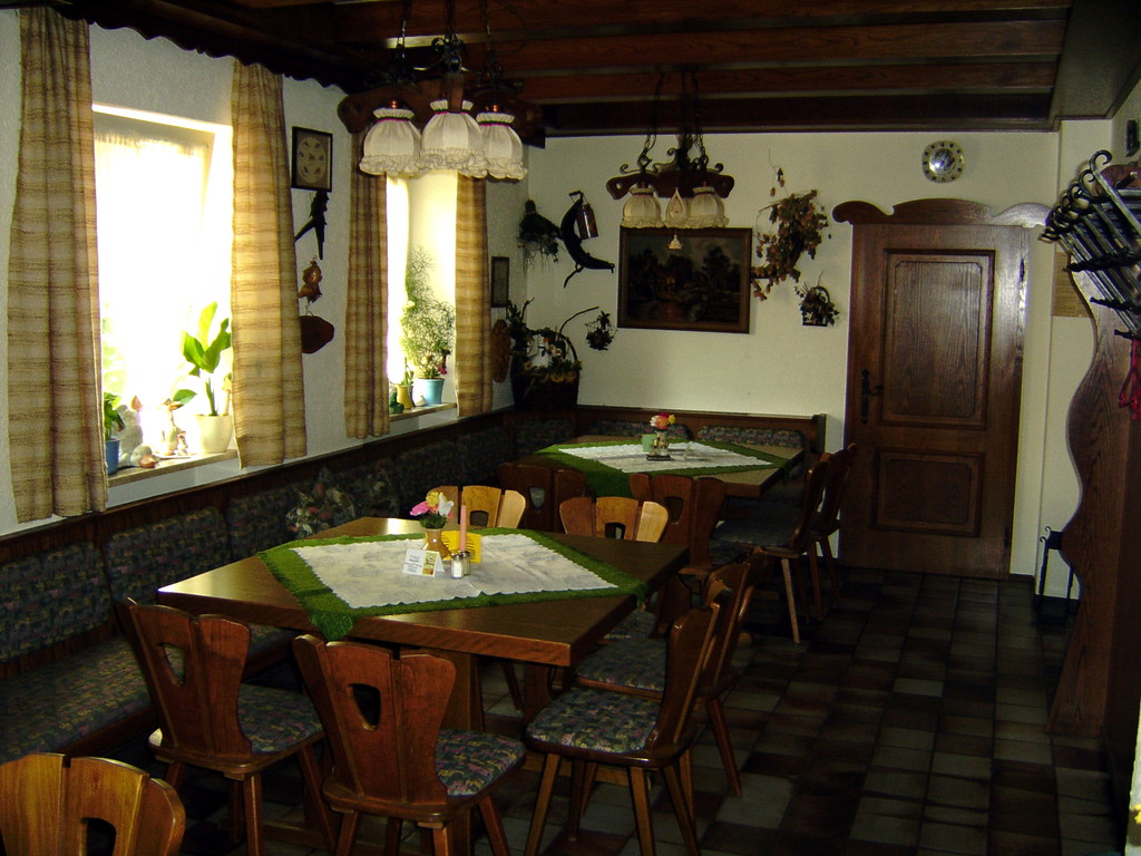 Bitte eintreten und platz nehmen in unserer Gaststube