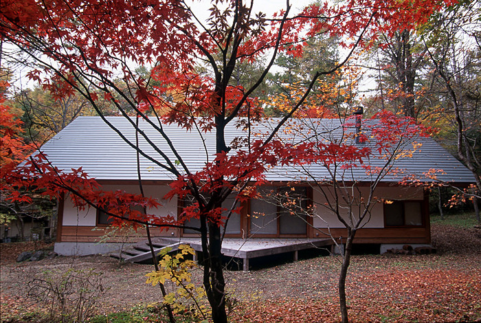 住まい塾　軽井沢　山荘　紅葉　秋外観