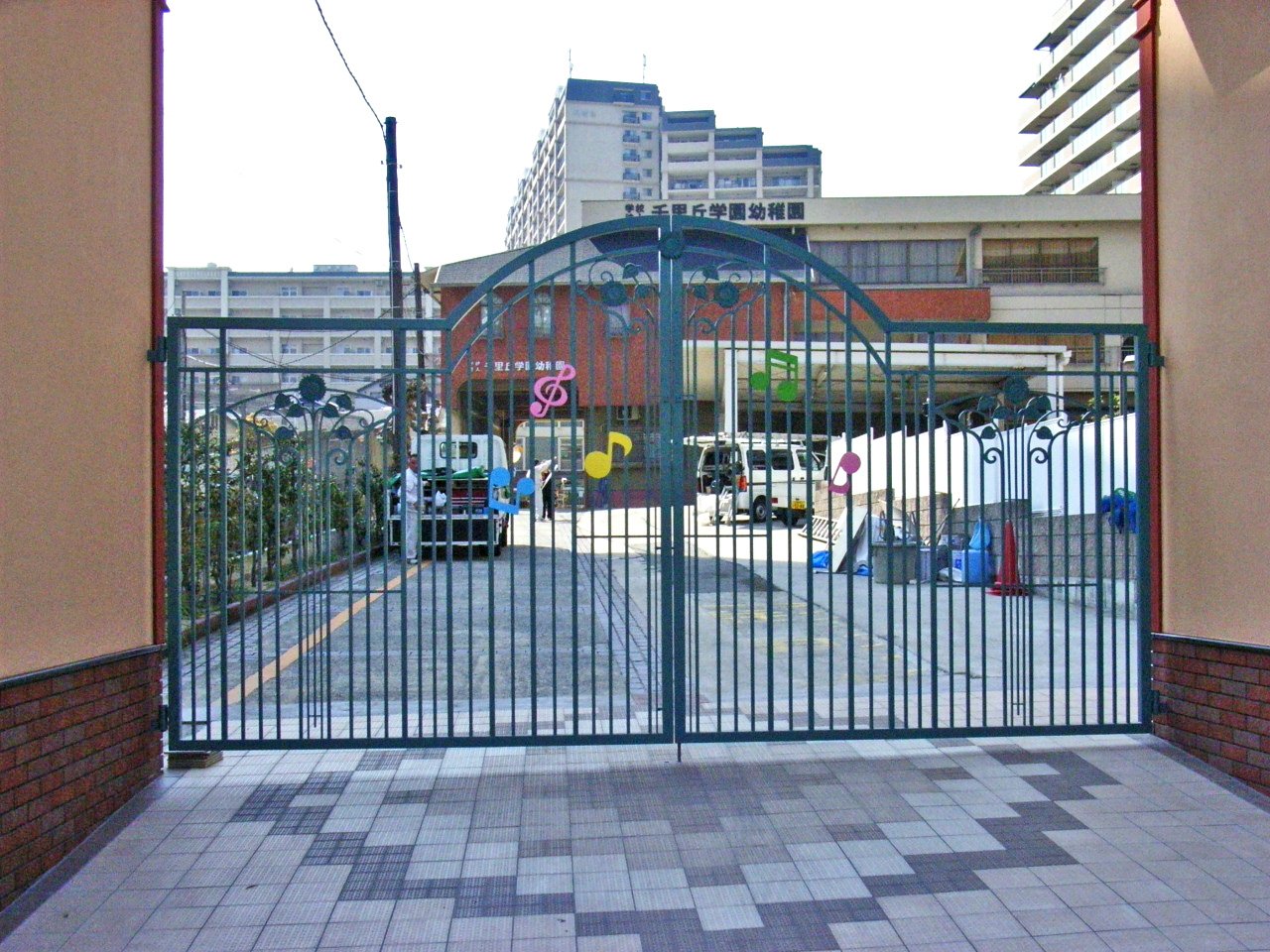 幼稚園 門扉（吹田市）
