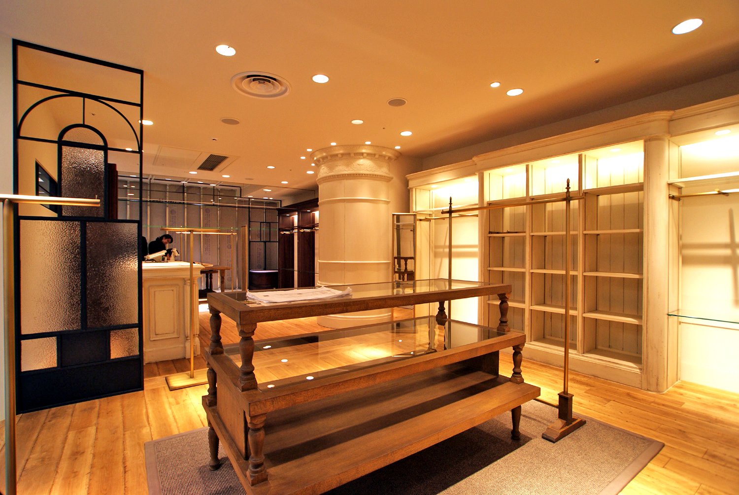 アパレルショップ 化粧柱（東京都町田市）