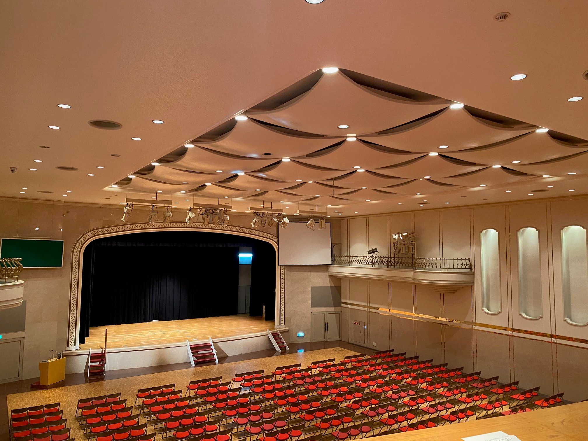 大学講堂 天井ﾄﾞｰﾑ・廻り縁ｺｰﾅｰ飾り（福井市）