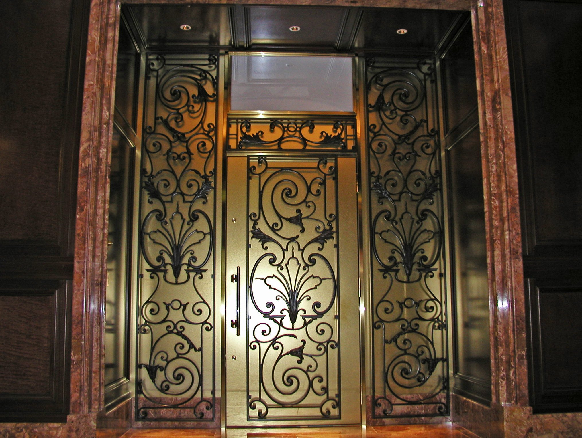 店舗ビル 入口面格子（和歌山市）