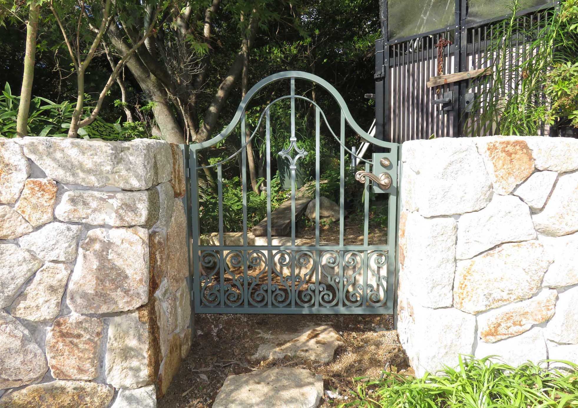 Kent House 勝手口扉（芦屋市）