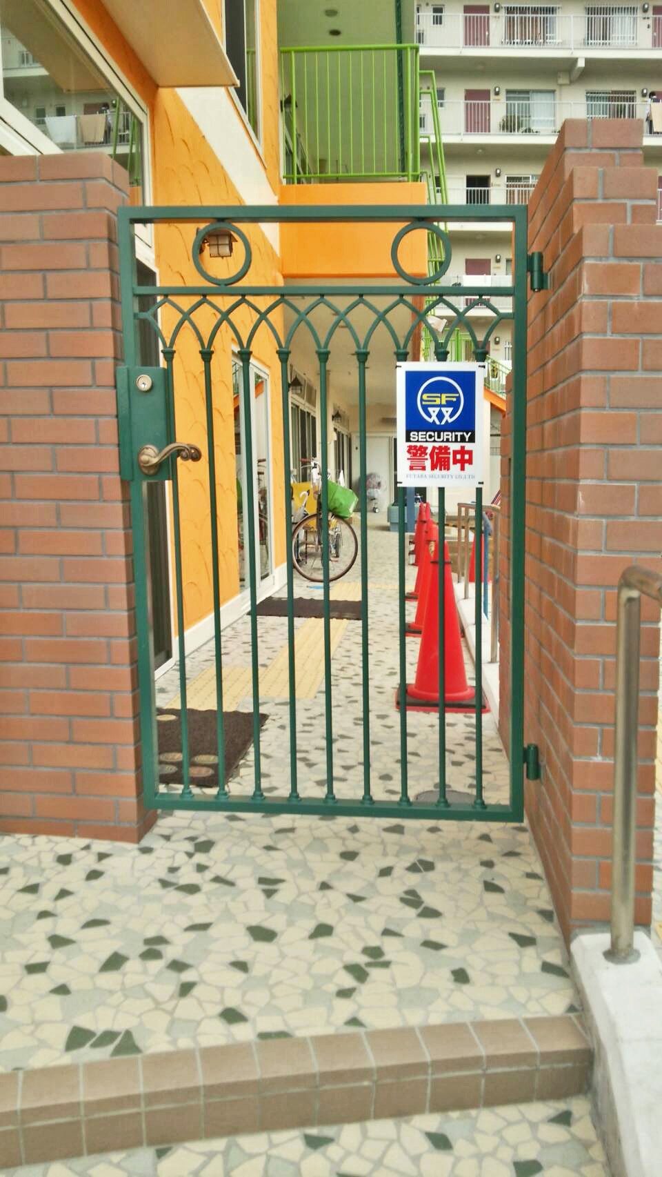 保育園 門扉小（大阪府大東市）