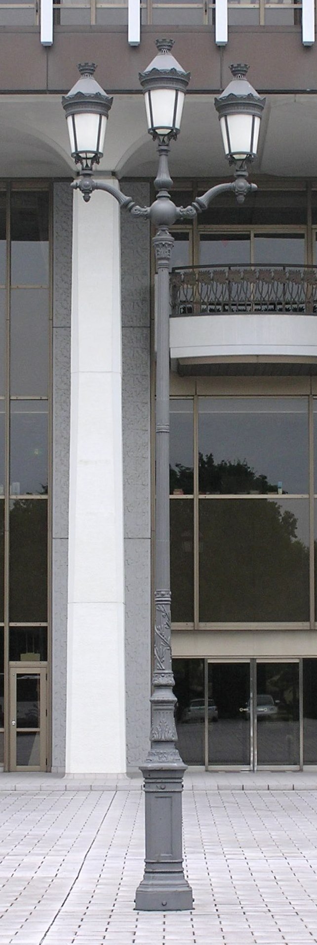 専門学校 外灯（八王子市）