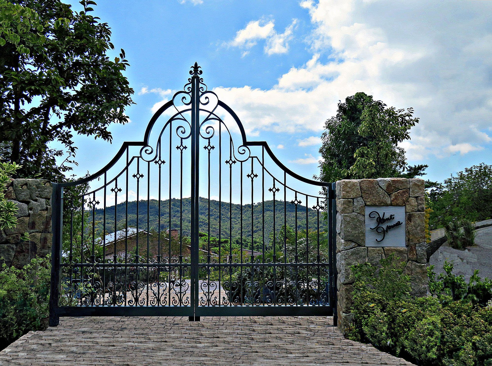 Kent House エンジン門扉（芦屋市）