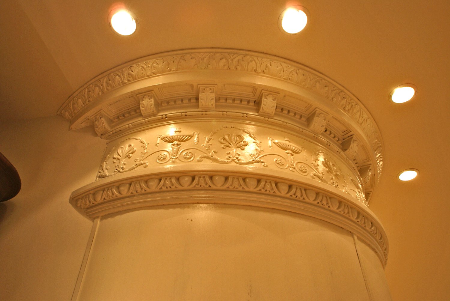 アパレルショップ 化粧柱（東京都町田市）