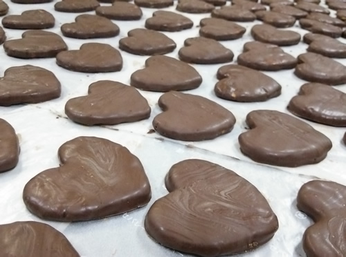 チョコレート掛けハート醤油せんべい