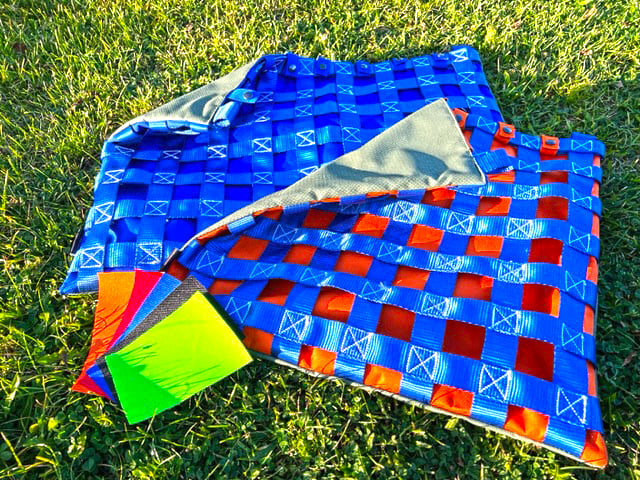 Hier einmal 2 Kissen mit Kevlar in Olive.